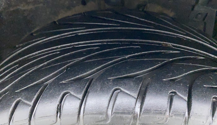 2015 Maruti Swift VDI, Diesel, Manual, 31,994 km, Right Front Tyre Tread