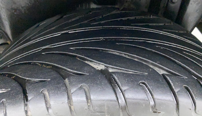 2015 Maruti Swift VDI, Diesel, Manual, 31,994 km, Left Rear Tyre Tread