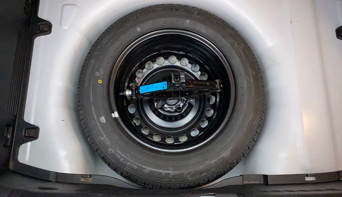 2022 Hyundai NEW I20 ASTA 1.2 MT, Petrol, Manual, 3,198 km, Dicky (Boot door) - Tool missing