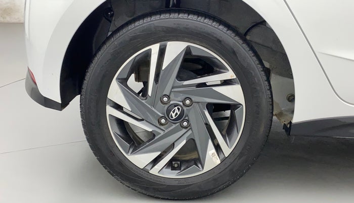 2022 Hyundai NEW I20 ASTA 1.2 MT, Petrol, Manual, 3,198 km, Right Rear Wheel
