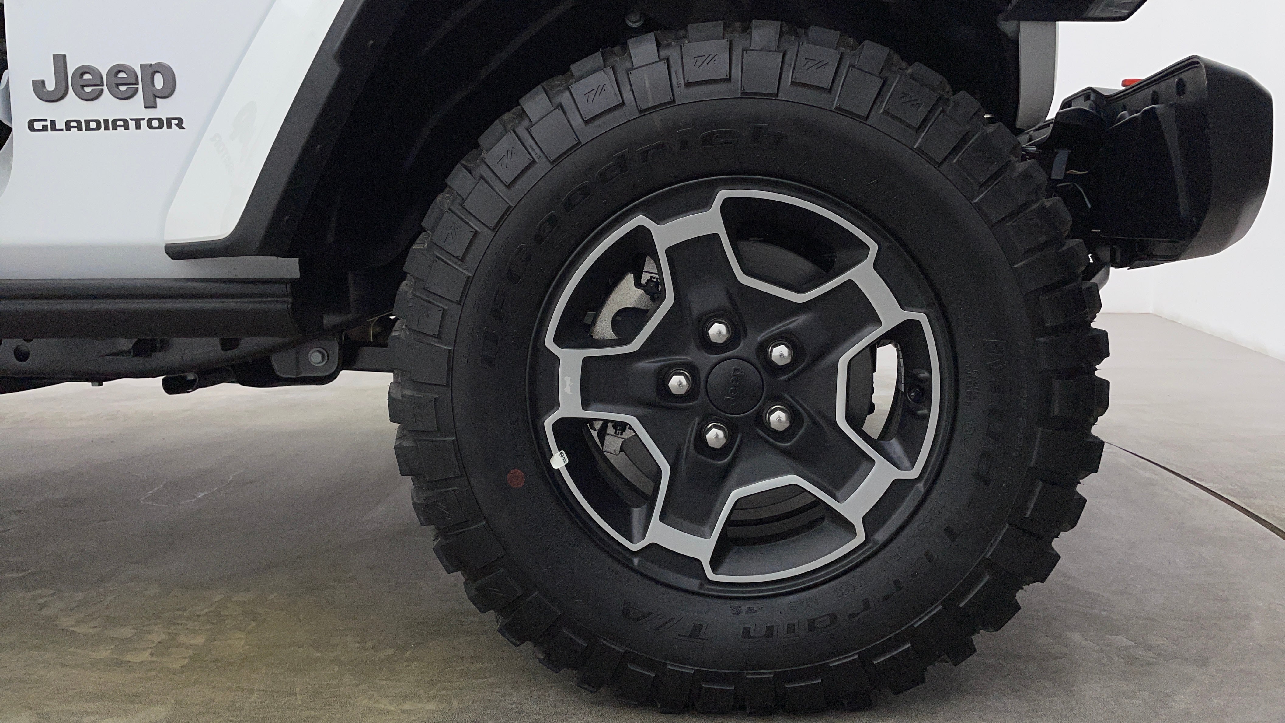 Jeep Gladiator-Right Front Tyre