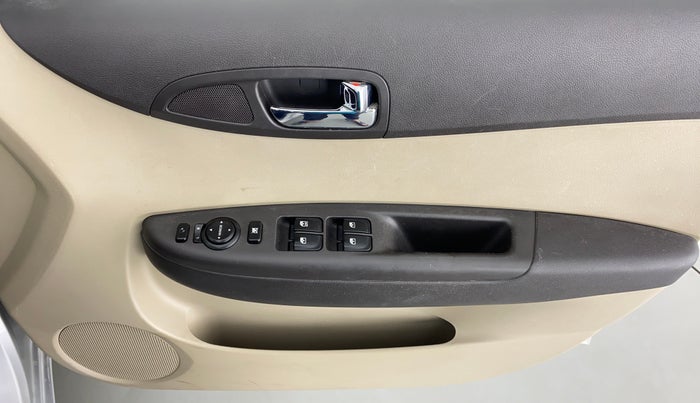 2013 Hyundai i20 MAGNA O 1.2, Petrol, Manual, 31,336 km, Driver Side Door Panels Control