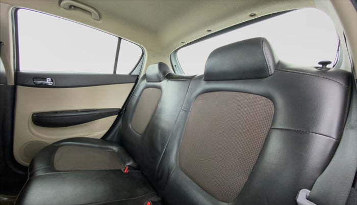 2013 Hyundai i20 MAGNA O 1.2, Petrol, Manual, 31,336 km, Right Side Rear Door Cabin