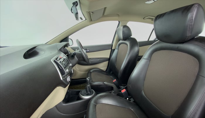 2013 Hyundai i20 MAGNA O 1.2, Petrol, Manual, 31,336 km, Right Side Front Door Cabin