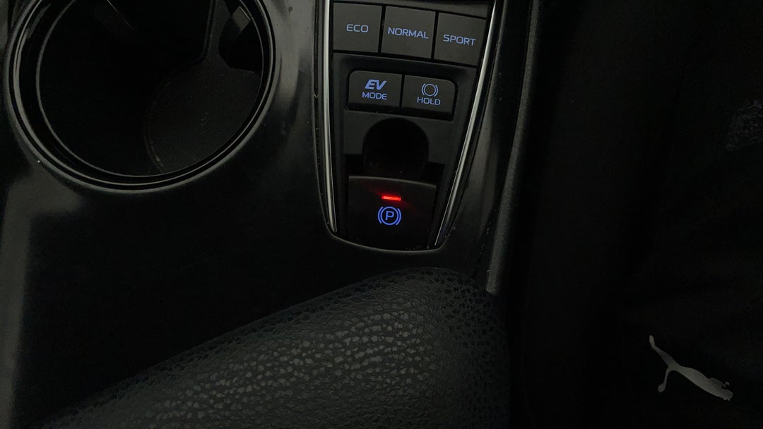 2020 Toyota Camry Ascent Sport Hybrid, Automatic, 90346 km, Handbrake