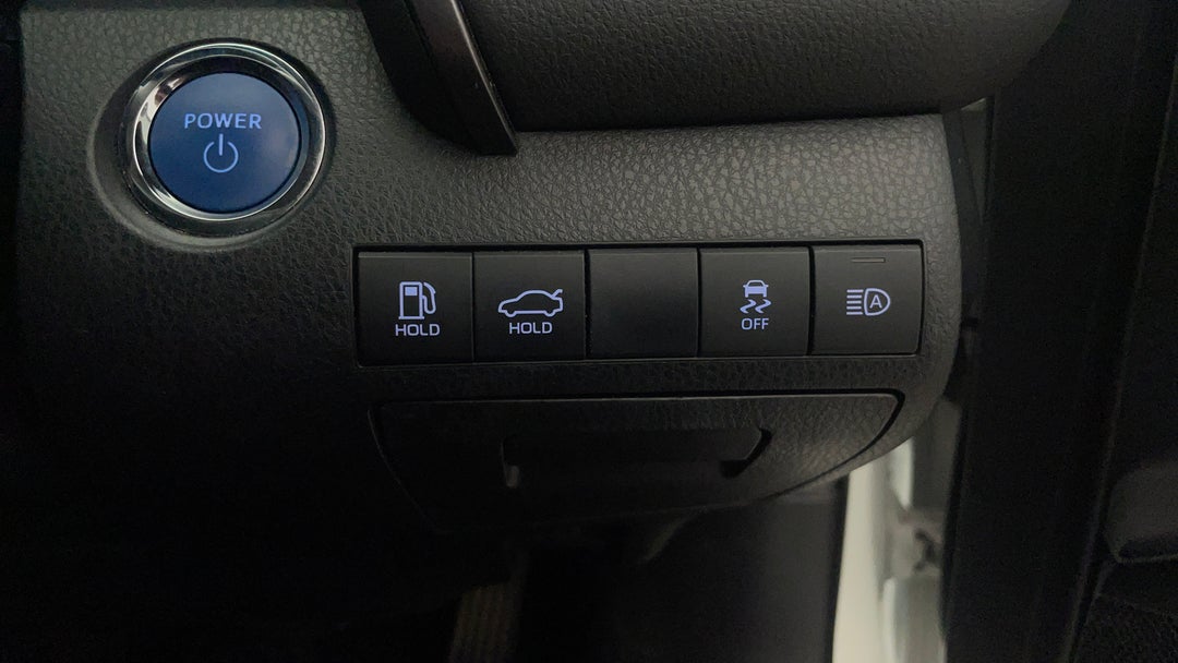 2020 Toyota Camry Ascent Sport Hybrid, Automatic, 90346 km, Utility Switches/Buttons