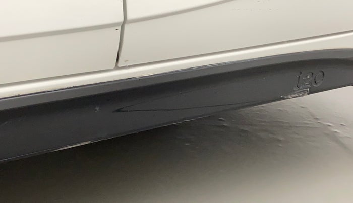 2021 Hyundai NEW I20 ASTA (O) 1.2 MT, Petrol, Manual, 23,738 km, Left running board - Minor scratches