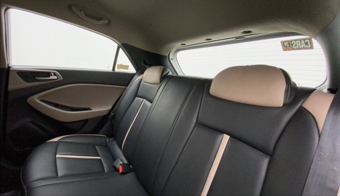 2014 Hyundai Elite i20 SPORTZ 1.2, Petrol, Manual, 44,992 km, Right Side Rear Door Cabin
