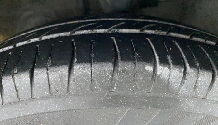 2011 Hyundai i10 MAGNA 1.2 KAPPA2, Petrol, Manual, 72,861 km, Left Front Tyre Tread