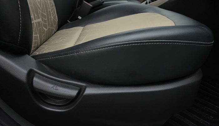 2019 Hyundai Grand i10 MAGNA 1.2 VTVT, Petrol, Manual, 34,989 km, Driver Side Adjustment Panel