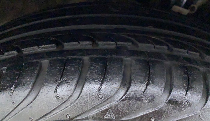 2017 Skoda Rapid AMBITION 1.6 MPFI MT, Petrol, Manual, 22,548 km, Right Rear Tyre Tread