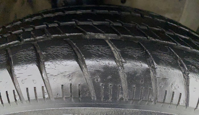 2014 Maruti Celerio ZXI OPT, Petrol, Manual, 30,462 km, Right Front Tyre Tread