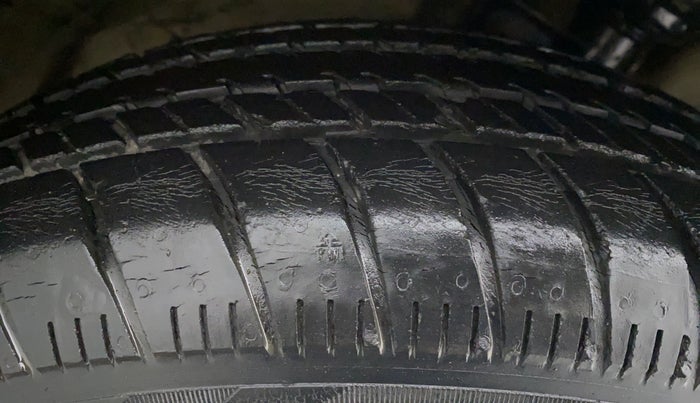 2014 Maruti Celerio ZXI OPT, Petrol, Manual, 30,462 km, Right Rear Tyre Tread