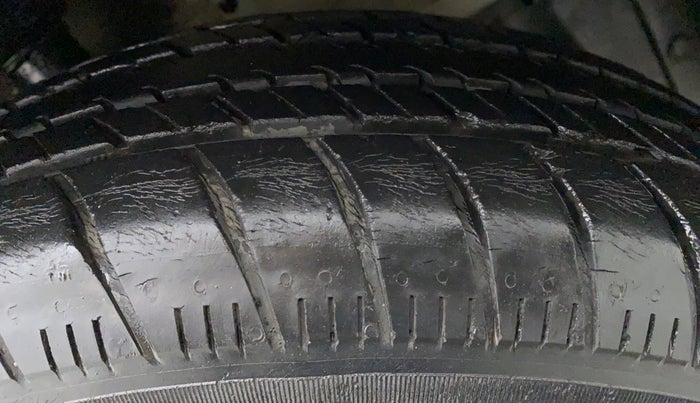 2014 Maruti Celerio ZXI OPT, Petrol, Manual, 30,462 km, Left Front Tyre Tread