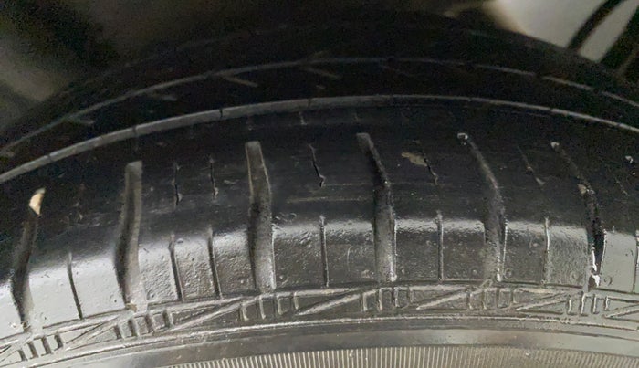 2014 Hyundai Xcent SX 1.2 OPT, Petrol, Manual, 68,311 km, Left Front Tyre Tread