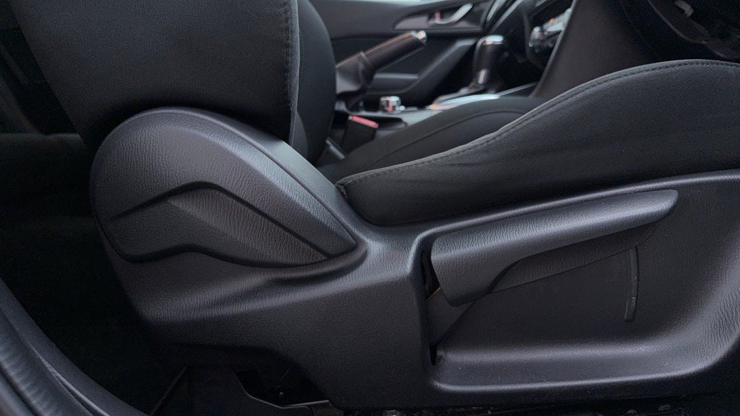 2015 Mazda 3 Sp25, Automatic, 127424 km, Drivers Side Adjustment Panel