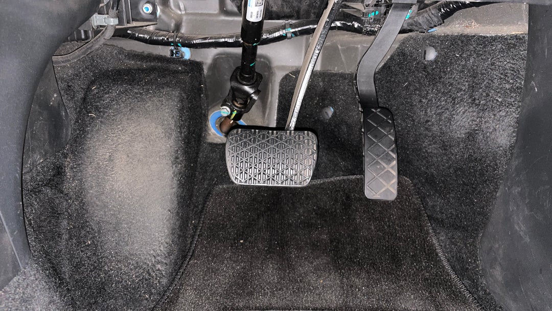 2023 MG ZS Excite, Automatic, 58710 km, Pedals and Footmat