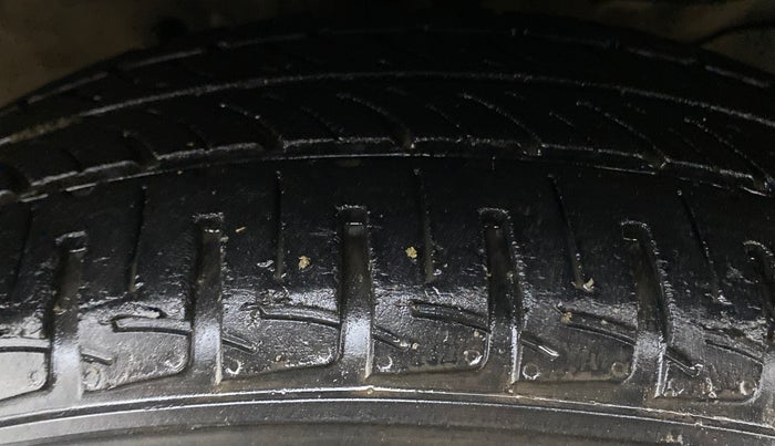 2016 Honda City V MT PETROL, Petrol, Manual, 40,715 km, Right Front Tyre Tread