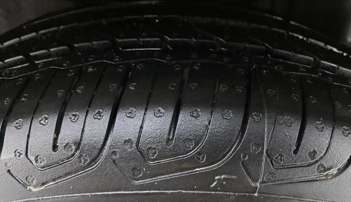 2016 Honda City V MT PETROL, Petrol, Manual, 40,715 km, Right Rear Tyre Tread