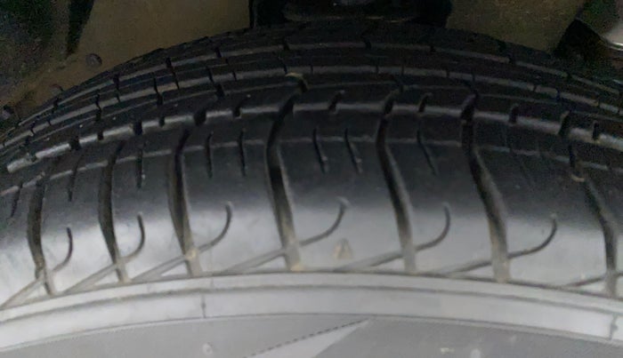 2022 Mahindra BOLERO NEO N 10, Diesel, Manual, 11,750 km, Right Front Tyre Tread