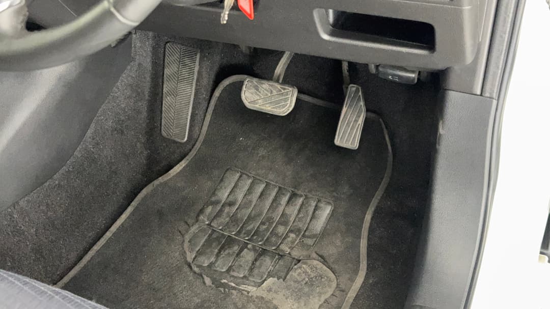 2021 Suzuki Baleno Gl, Automatic, 28266 km, Pedals and Footmat