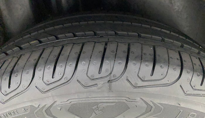 2014 Volkswagen Polo HIGHLINE1.2L, Petrol, Manual, 69,527 km, Right Rear Tyre Tread