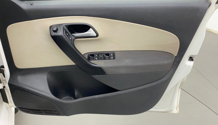 2014 Volkswagen Polo HIGHLINE1.2L, Petrol, Manual, 69,527 km, Driver Side Door Panels Control