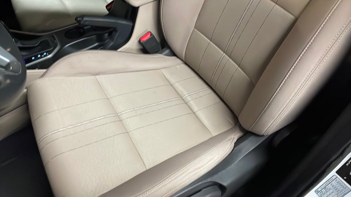 HYUNDAI TUCSON-Seat LHS Front Stain