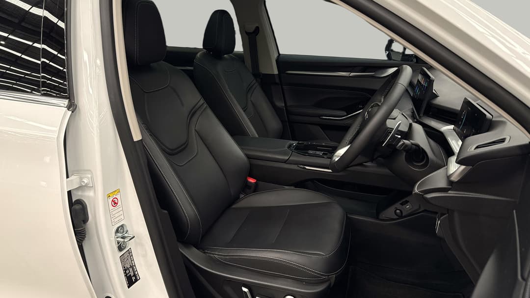 2025 GWM Haval H6 Vanta, Automatic, 15052 km, Right Side Front Door Cabin View