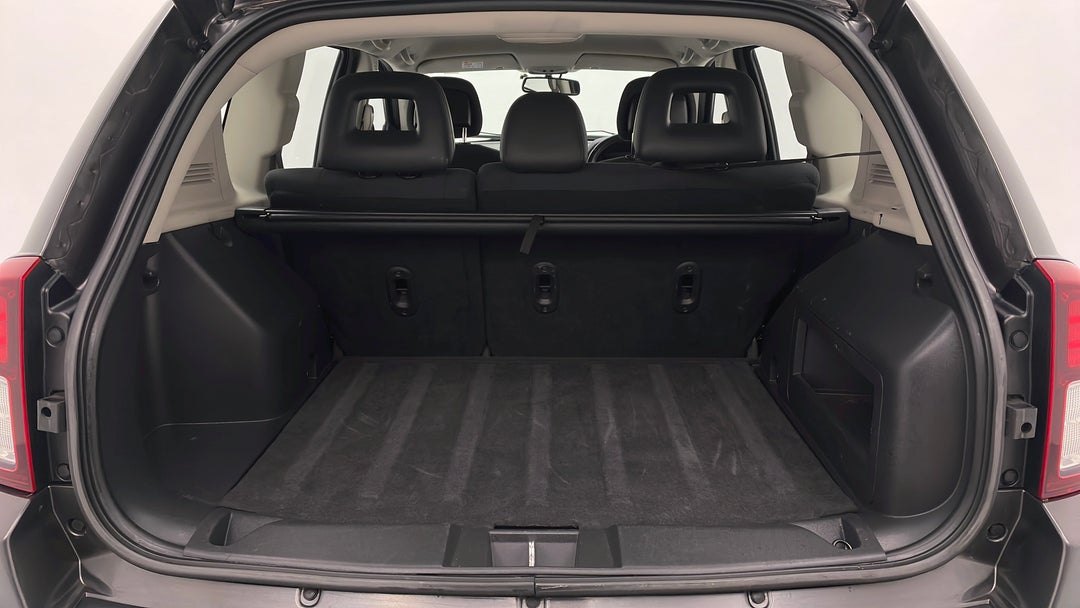 2014 Jeep Compass Sport (4x2), Manual, 119702 km, Boot Inside View