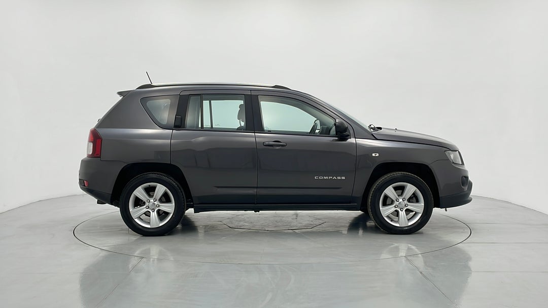 2014 Jeep Compass Sport (4x2), Manual, 119702 km, Right Side View