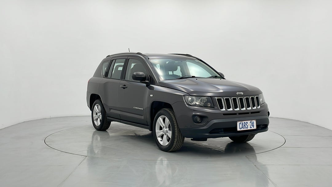 2014 Jeep Compass Sport (4x2), Manual, 119702 km, Right Front Diagonal (45- Degree) View