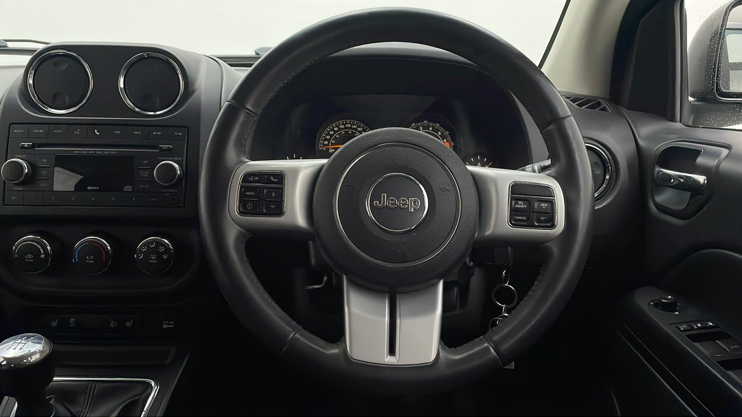2014 Jeep Compass Sport (4x2), Manual, 119702 km, Steering Wheel Close-up