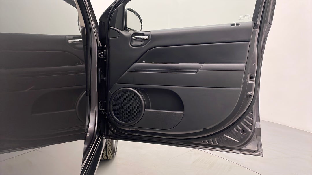 2014 Jeep Compass Sport (4x2), Manual, 119702 km, Speaker View