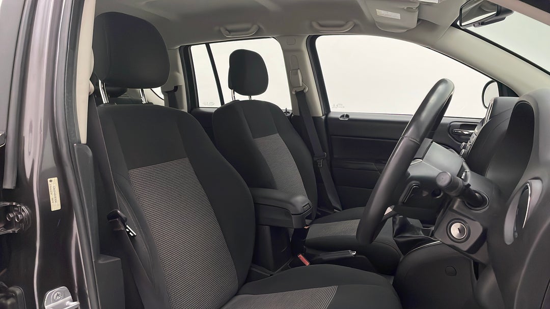 2014 Jeep Compass Sport (4x2), Manual, 119702 km, Right Side Front Door Cabin View