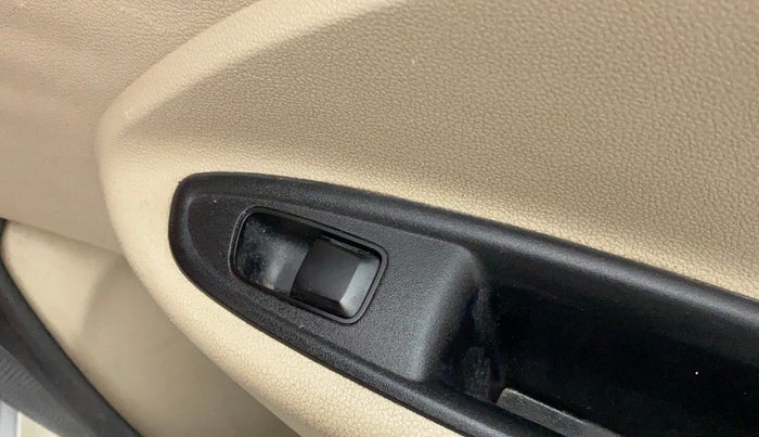 2019 Hyundai NEW SANTRO SPORTZ MT, Petrol, Manual, 49,352 km, Right rear window switch / handle - Window making noise/ moving slow