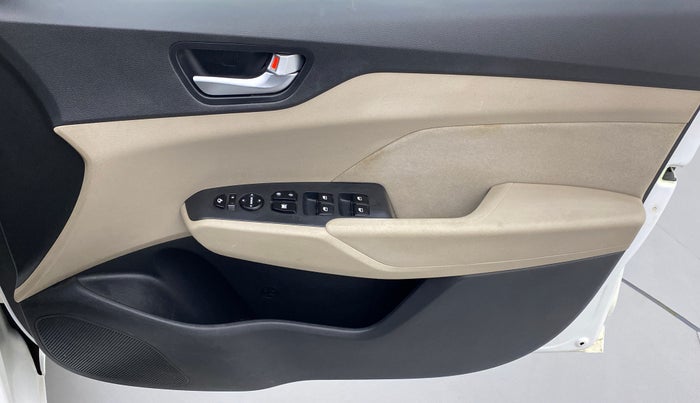 2018 Hyundai Verna 1.6 CRDI SX + AT, Diesel, Automatic, 66,035 km, Driver Side Door Panels Control
