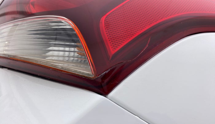 2018 Hyundai Verna 1.6 CRDI SX + AT, Diesel, Automatic, 66,035 km, Right tail light - Minor damage