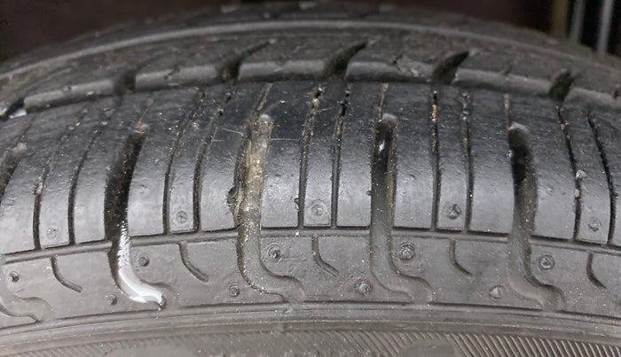 2016 Datsun Redi Go T (O), Petrol, Manual, 14,181 km, Right Rear Tyre Tread