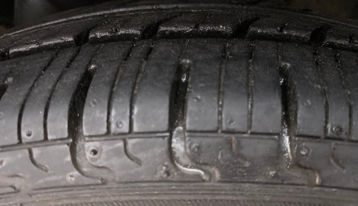 2016 Datsun Redi Go T (O), Petrol, Manual, 14,181 km, Right Front Tyre Tread