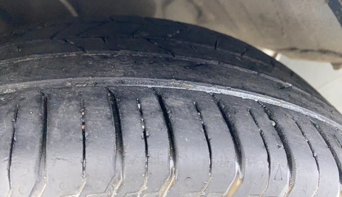 2020 Hyundai NEW I20 ASTA (O) 1.2 MT, Petrol, Manual, 36,716 km, Left Front Tyre Tread