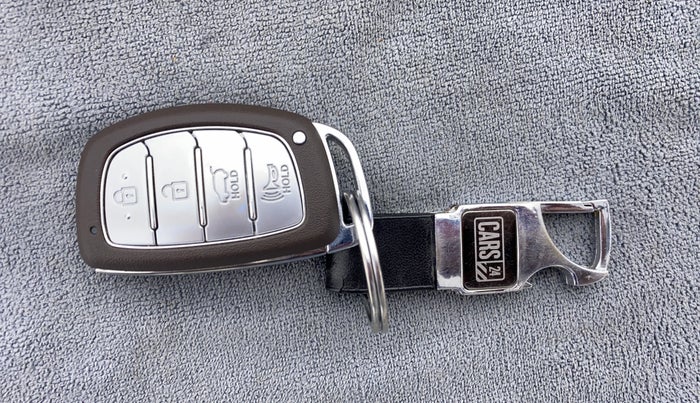 2020 Hyundai NEW I20 ASTA (O) 1.2 MT, Petrol, Manual, 36,716 km, Key Close Up
