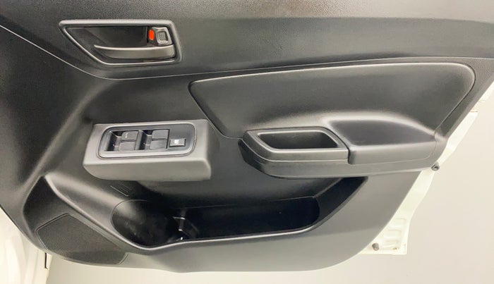 2021 Maruti Swift LXI D, Petrol, Manual, 17,691 km, Driver Side Door Panels Control