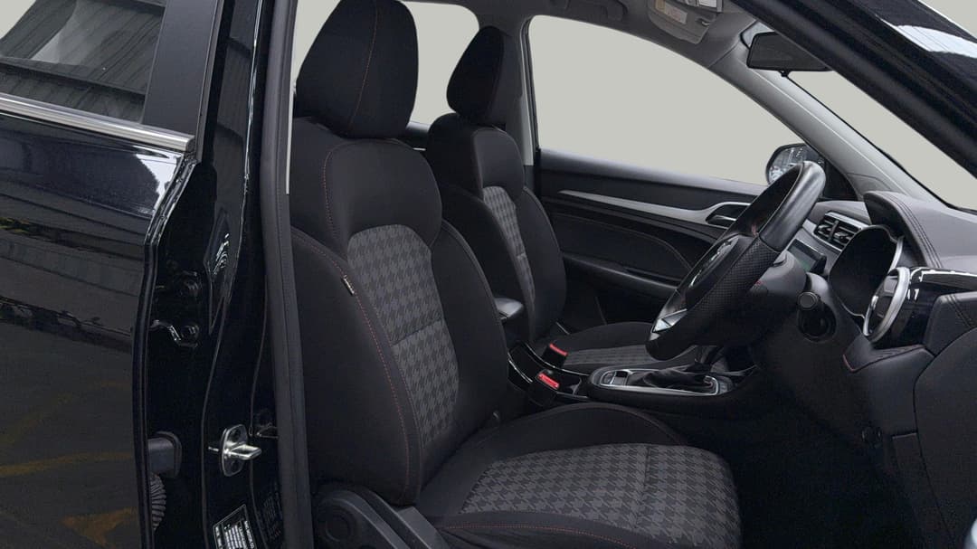 2023 MG Zst Core, Automatic, 33591 km, Right Side Front Door Cabin View