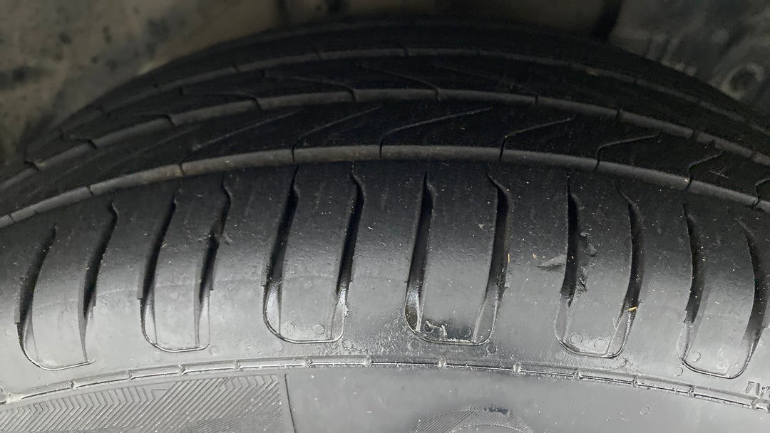 Right Front Tyre Tread