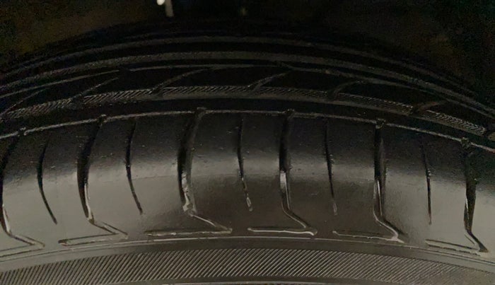 2018 Maruti Swift VXI, Petrol, Manual, 85,007 km, Right Front Tyre Tread