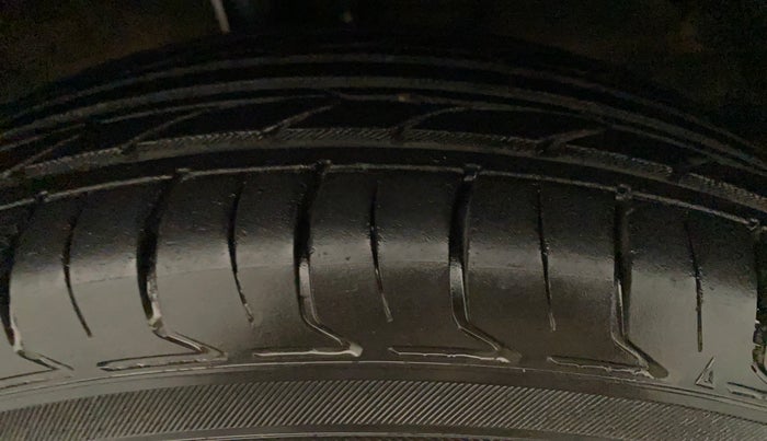 2018 Maruti Swift VXI, Petrol, Manual, 85,007 km, Left Front Tyre Tread