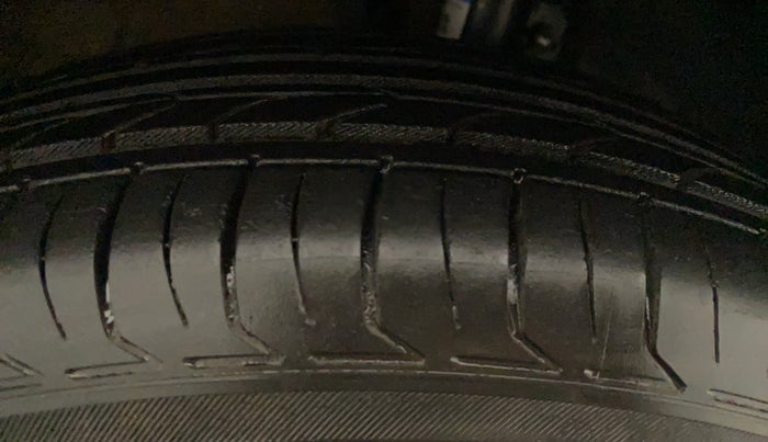 2018 Maruti Swift VXI, Petrol, Manual, 85,007 km, Right Rear Tyre Tread