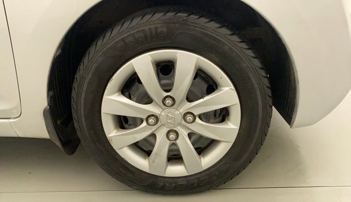2013 Hyundai Eon MAGNA +, Petrol, Manual, 26,337 km, Right Front Wheel