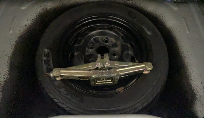 2013 Hyundai Eon MAGNA +, Petrol, Manual, 26,337 km, Dicky (Boot door) - Tool missing